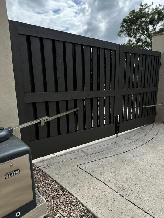 Automated swing gate with arm operator installed