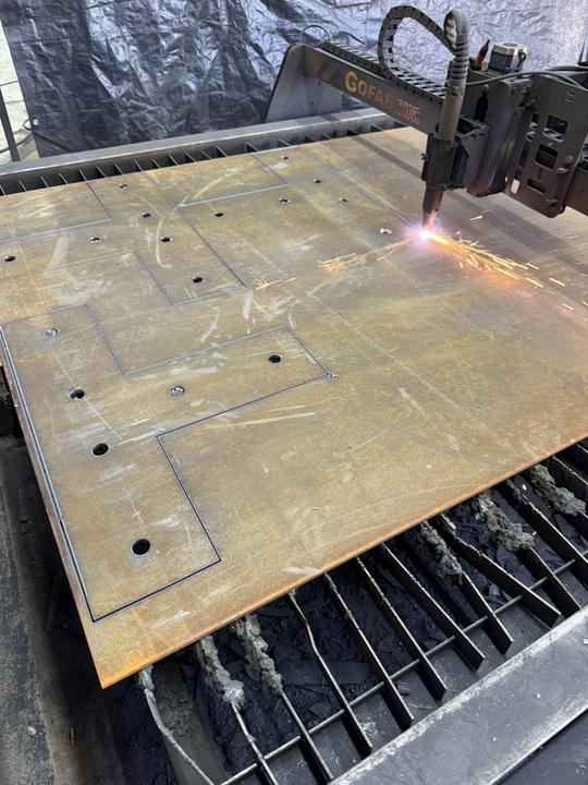 CNC plasma table cutting plate parts