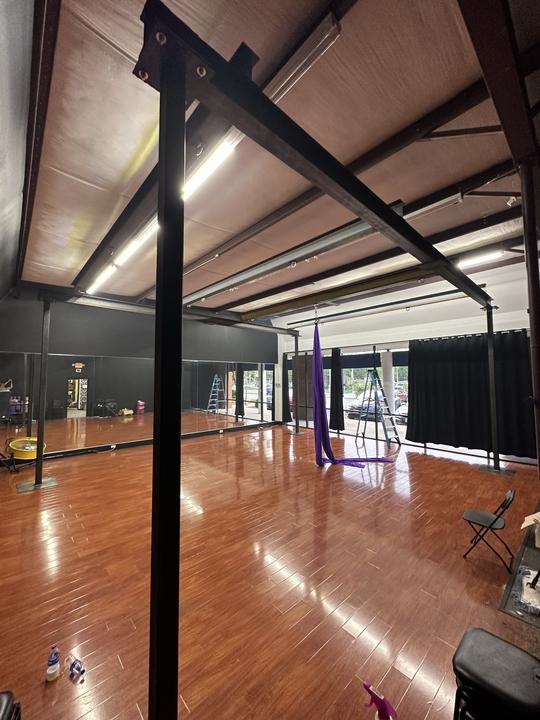 Freestanding steel rigging frame for aerial studio